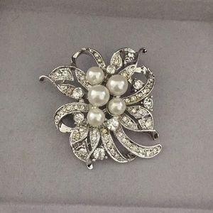 Lord & Taylor Pearl and Crystal Pin!